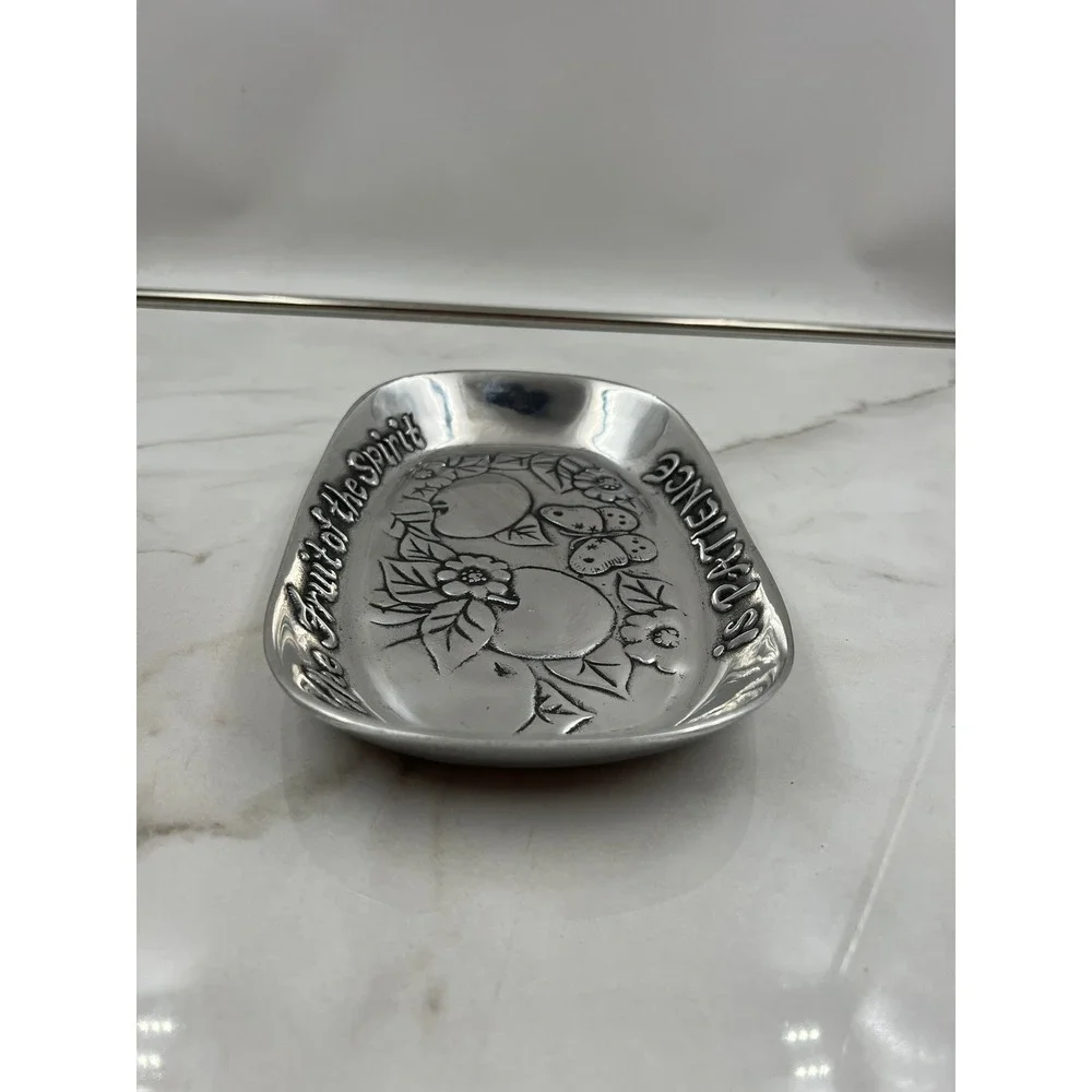 Wilton Armetale Susan Winget Fruit of the Spirit Patience Bread Tray 334134